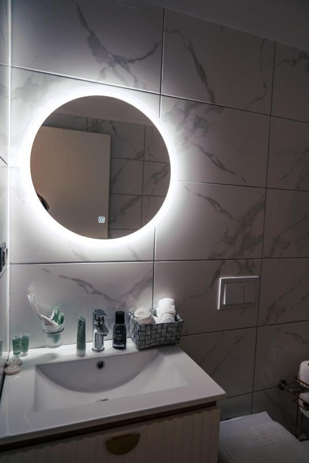 Mia Marine Rooms Himare Bilik gambar